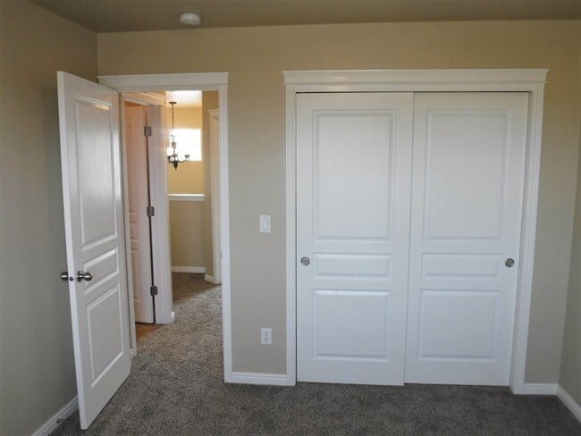 Building Photo - Beautiful 4 bed 2.5 bath home in the perfect Meridian location just off Ustick between Linder and...