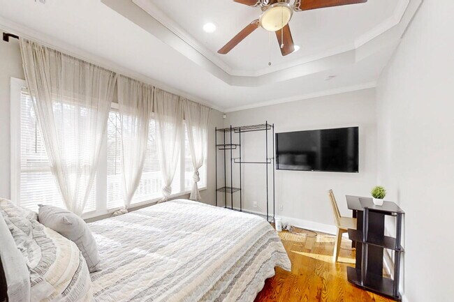 Building Photo - THE AKRIDGE | Newly-renovated & high-quality Atlanta Home! Top-of-the-line finishes, granite coun...