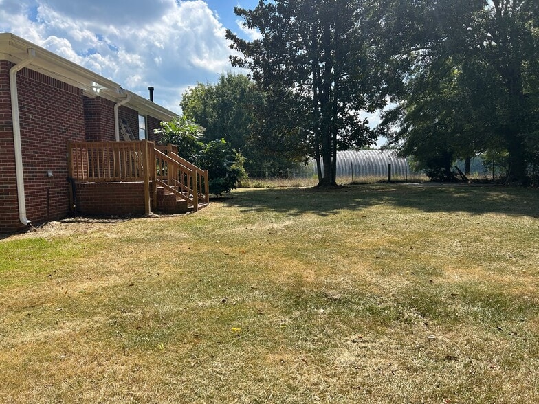 Building Photo - 665 S Wildwood Dr