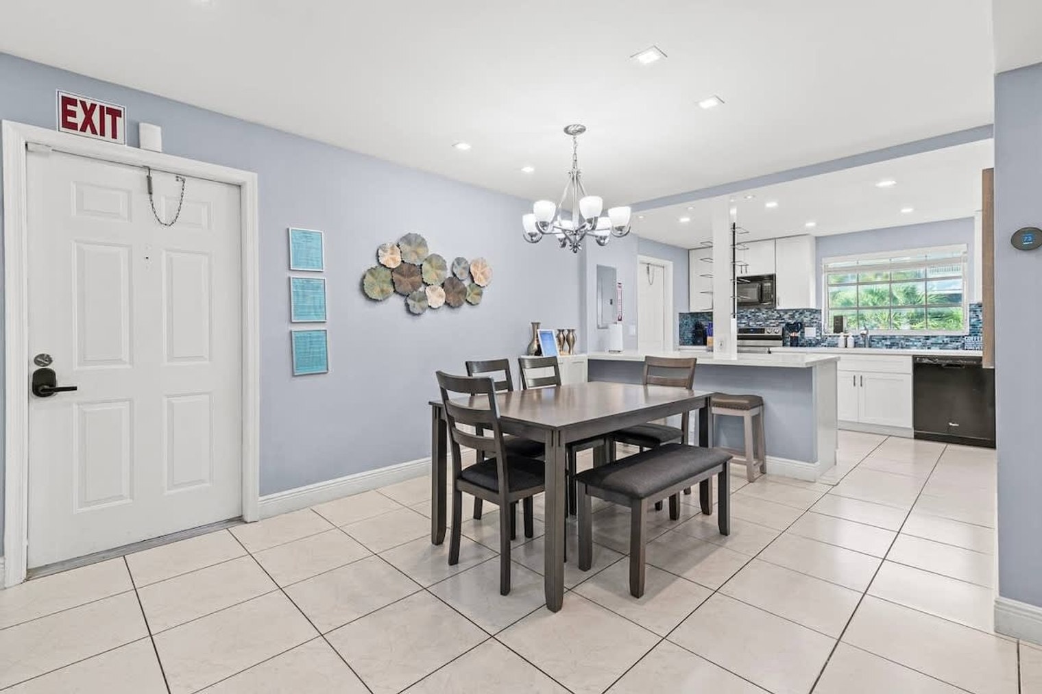 Building Photo - 2424 NE 9th St