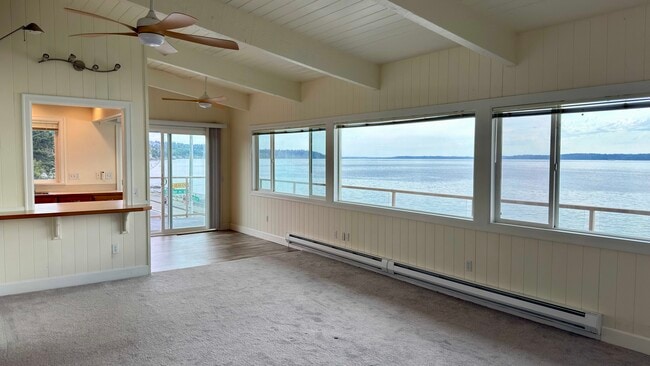 Building Photo - 3318 Beach Dr SW
