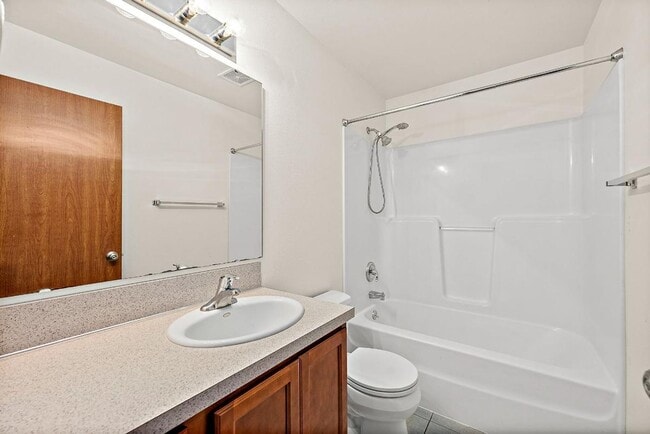 Building Photo - Spacious 3-Bed Home w/ AC, RV Parking & Hu...