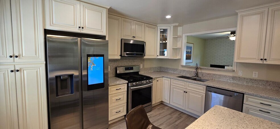 Primary Photo - 3244 Hackett Ave