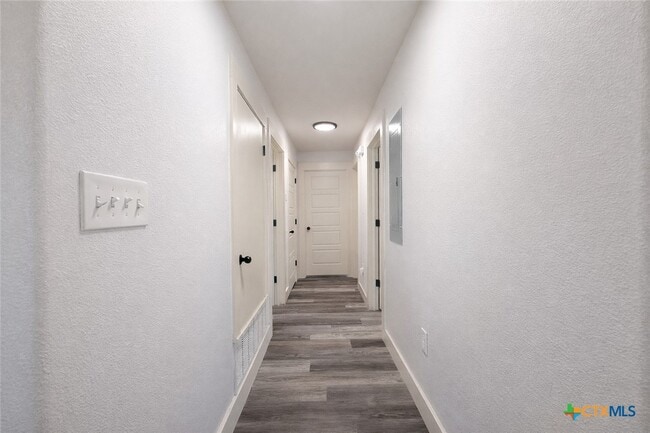 Building Photo - 710 Jefferis Ave