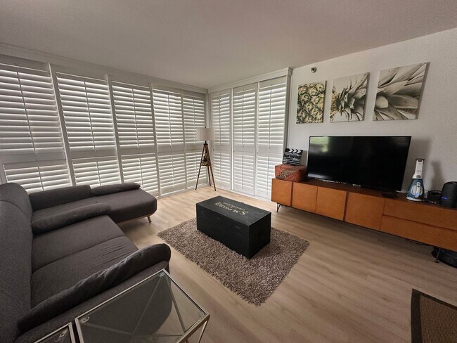 Building Photo - Rare High-Floor Corner Residence at Windward Passage | Ocean & Mountain Views