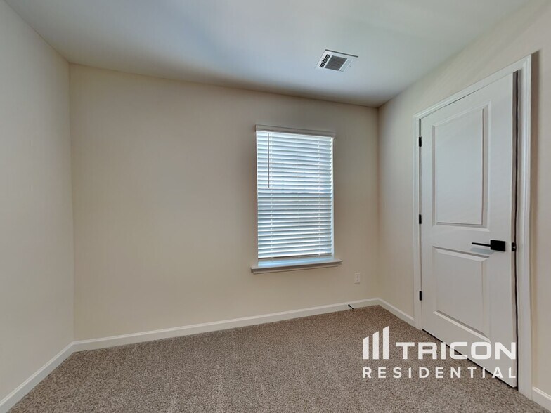 Building Photo - 3323 Arabian Farm Ln