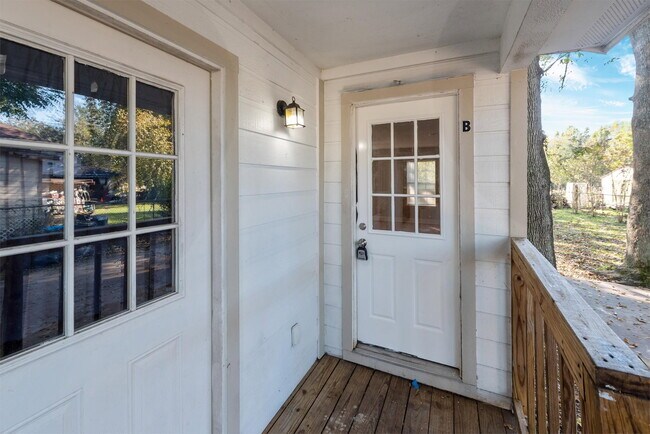 Building Photo - 1728 Connorvale Rd