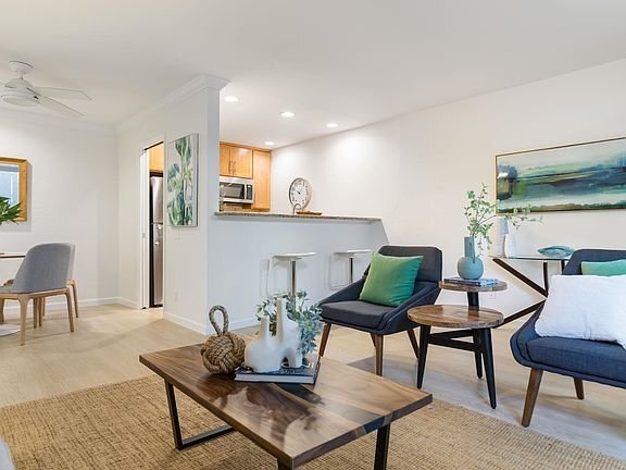 Building Photo - 811 York St