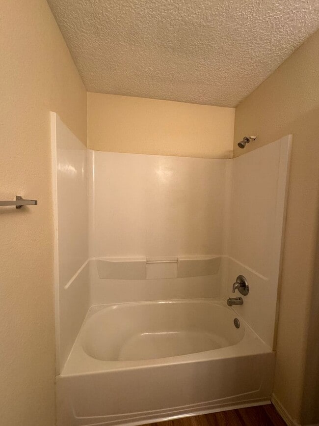 Building Photo - 3 bed 2 bath home in Huning Ranch!