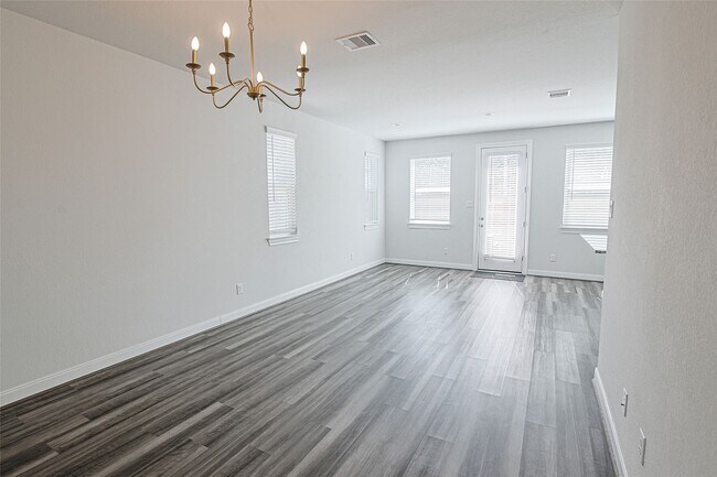 Building Photo - 10005 Brickhouse Dr