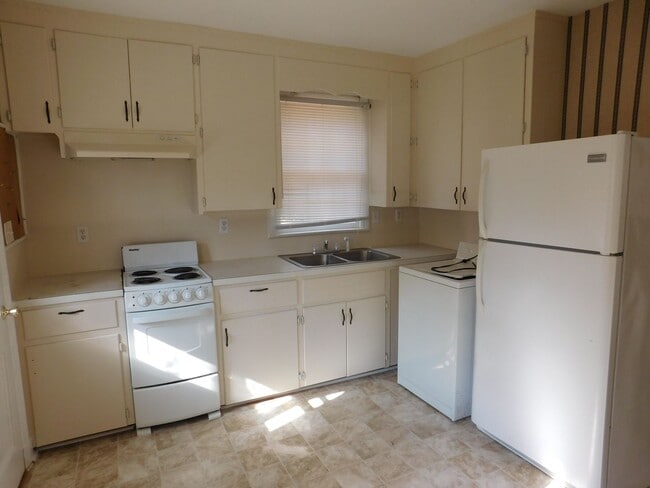 Building Photo - 815 Haywood Pl