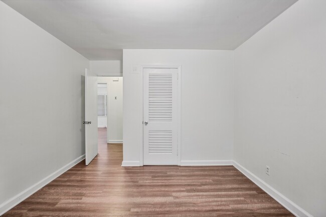 Building Photo - 645 Pauley Pl NE