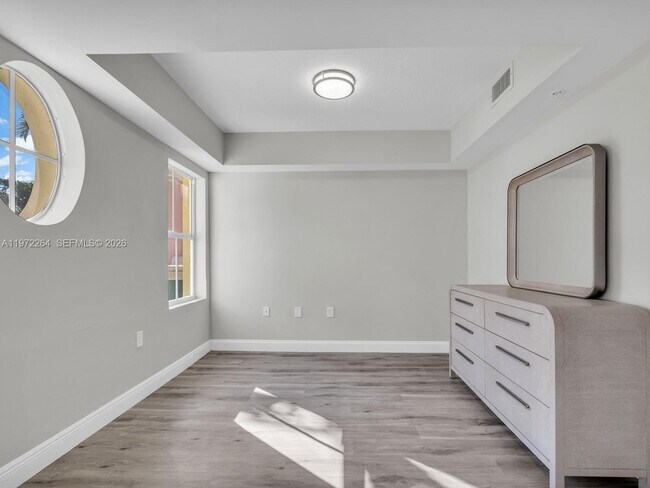 Building Photo - 2051 SE 3rd St