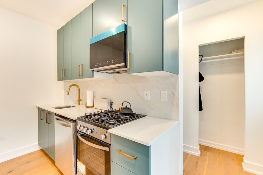 Building Photo - 1032 McLean Ave