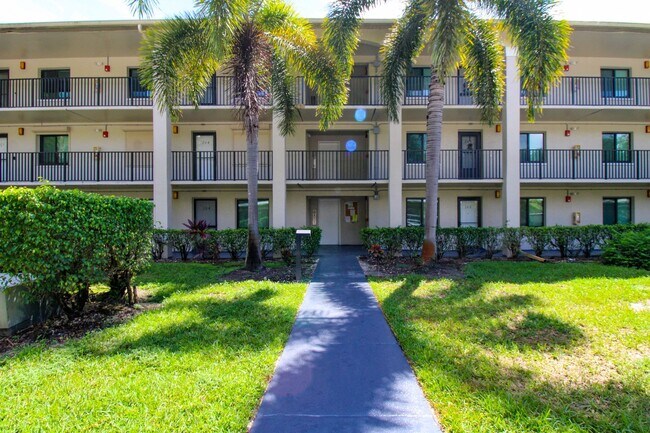 Building Photo - 5767 Deauville Cir