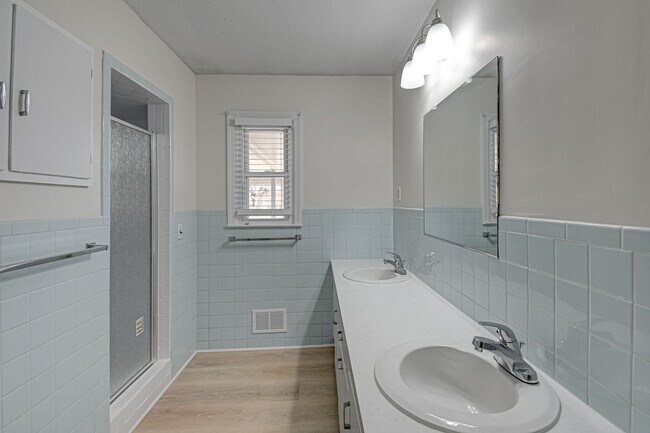 Building Photo - 1465 Brookwood Dr