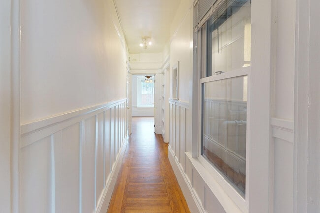 Building Photo - 254 Ivy St