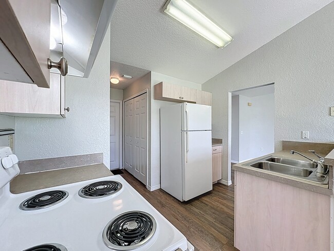 Building Photo - 424 Danube Dr