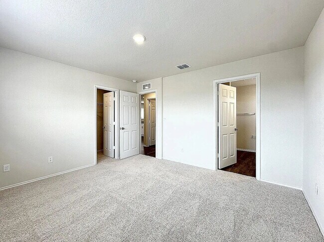 Building Photo - "Charming 3-Bed 2 bath Oasis in New Braunfels