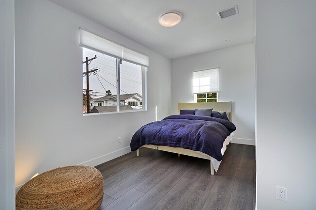 Building Photo - 2712 Westwood Blvd