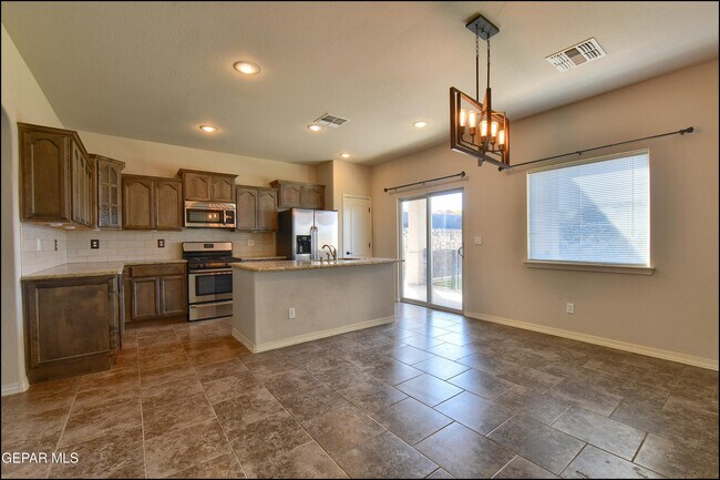 Building Photo - 7528 Wolf Creek Dr