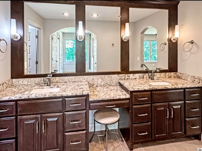 Building Photo - 7 Pleasant View Ln