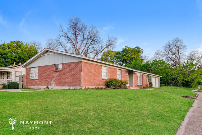 Building Photo - Comfortable 3-Bedroom Brick Home