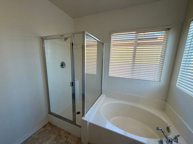 Building Photo - Beautiful 4bd 2.5ba  Murrieta Home with large yard!