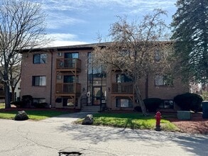 Building Photo - 7 Lancelot Court