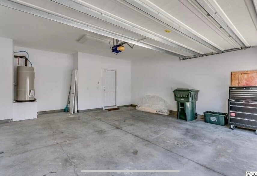 Building Photo - 1120 Fairway Ln