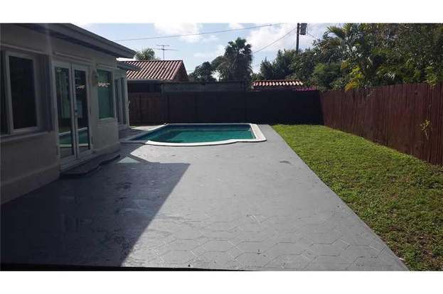 Building Photo - 20322 NE 14th Ct