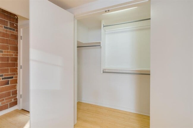 Building Photo - One bedroom loft in Midtown OKC!