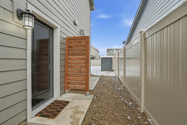 Building Photo - 2067 W Alsea Ave