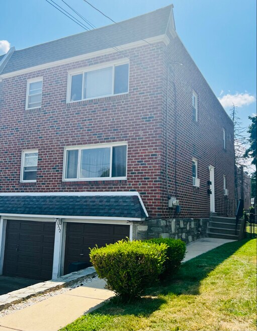 Building Photo - 1332 Faunce St