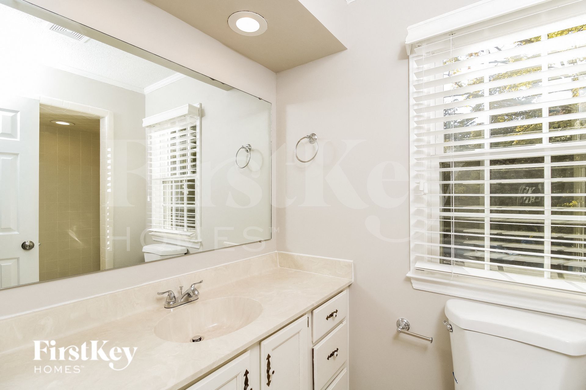 Building Photo - 402 Willow Spring Ct