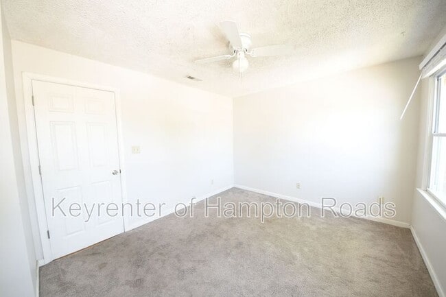 Building Photo - 20 Academy Ln