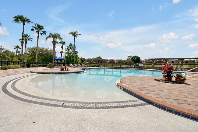 Building Photo - 112 Paloma Dr