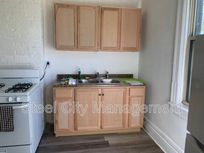 Building Photo - 810 Wood St