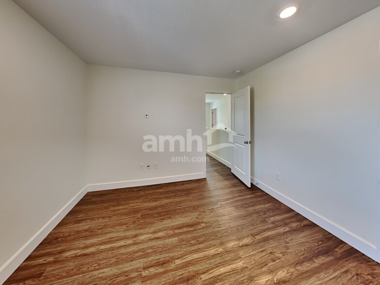 Building Photo - 8186 Inhibition Ct