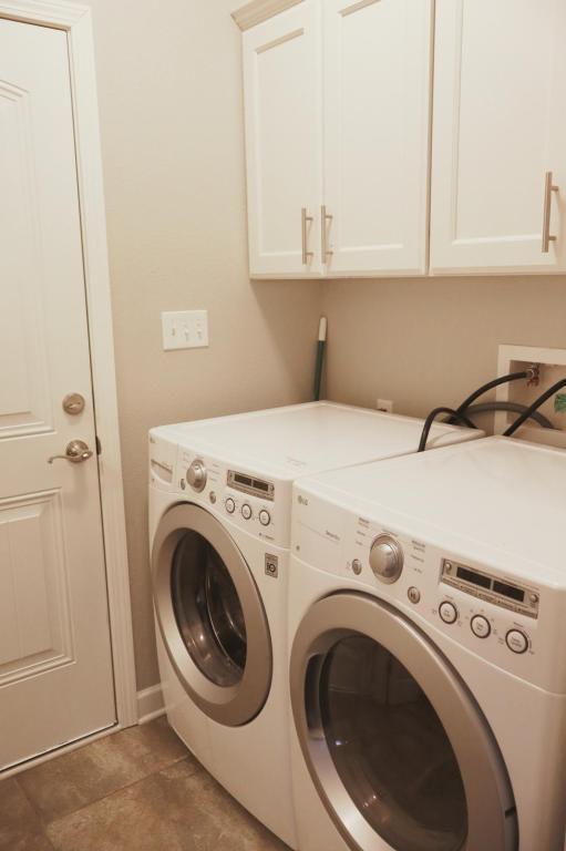 Building Photo - 205 Windcrest Cir