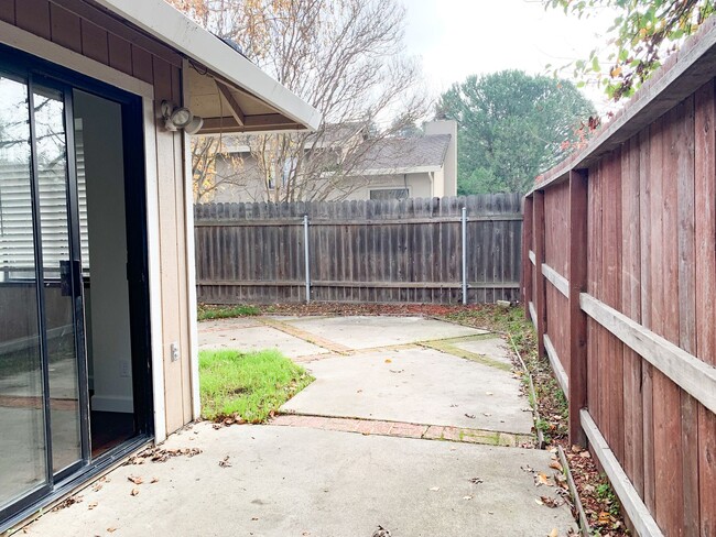 Building Photo - Charming 3 Bedroom 2 Bath Home in the Pock...