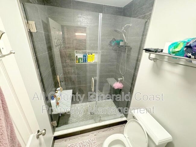 Building Photo - 915 Emily Cir