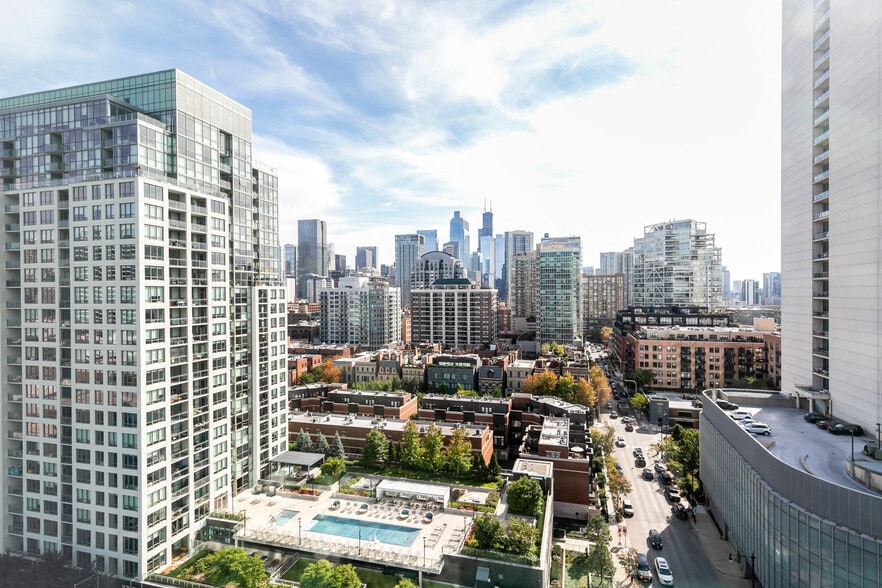 Building Photo - 460 W Chicago Ave