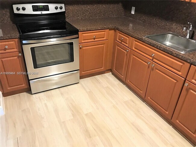 Building Photo - 4848 NW 24th Ct