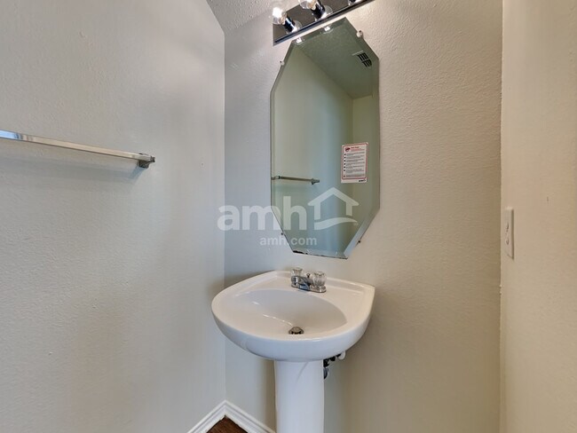 Building Photo - 4809 Palm Ridge Dr