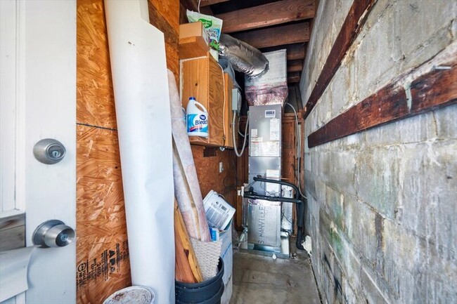 Building Photo - 725 5th Ave N