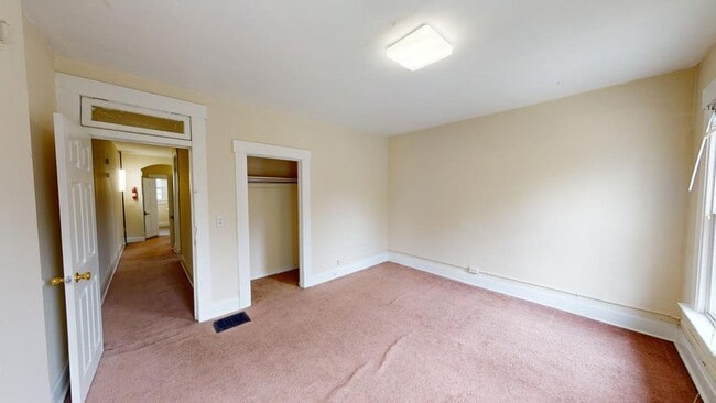 Building Photo - 6 BEDROOMS + 3 BATHROOMS Available August 20, 2026! Schedule to see it today!