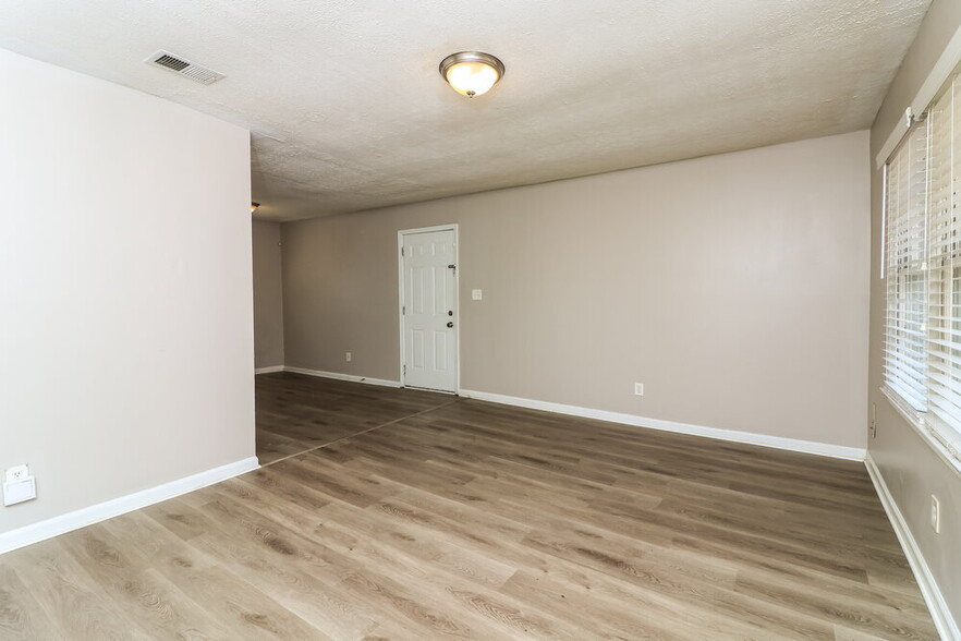 Building Photo - 3564 Briar Dr