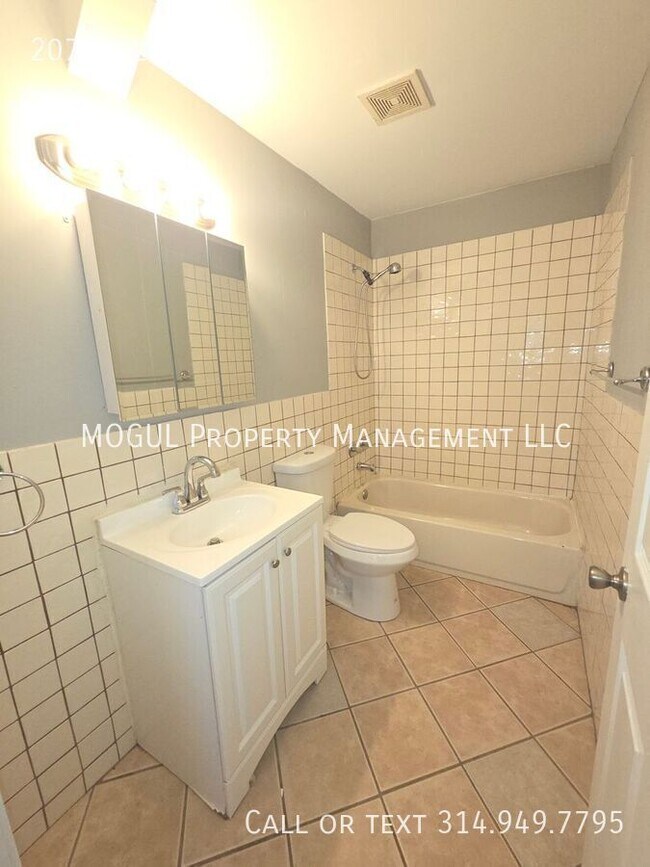 Building Photo - 207 Waller Ave