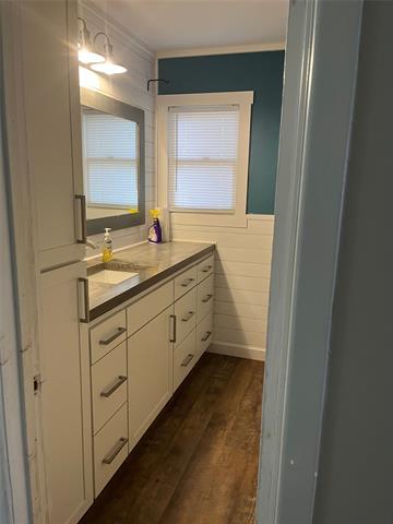 Building Photo - 4050 Russell Ave